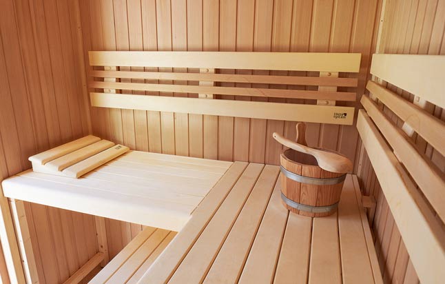 Interiér venkovní sauny Native