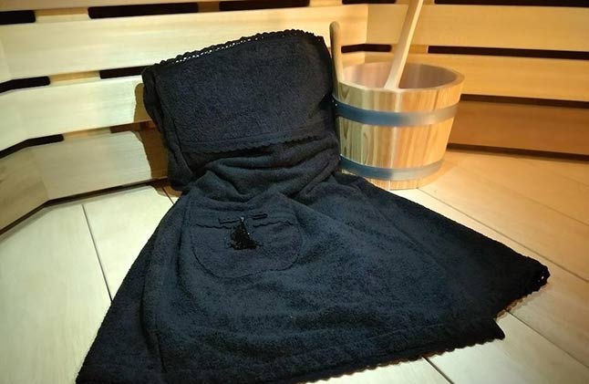 Černý krajkový župan & saunový kilt Little Black Dress