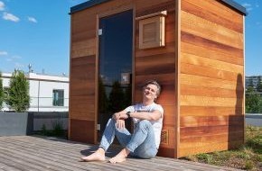 Venkovní sauna herce Lumíra Olšovského a její výhody pro zdraví